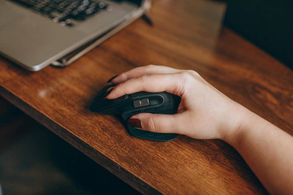 How to Relieve Shoulder Pain Caused by Using a Computer Mouse