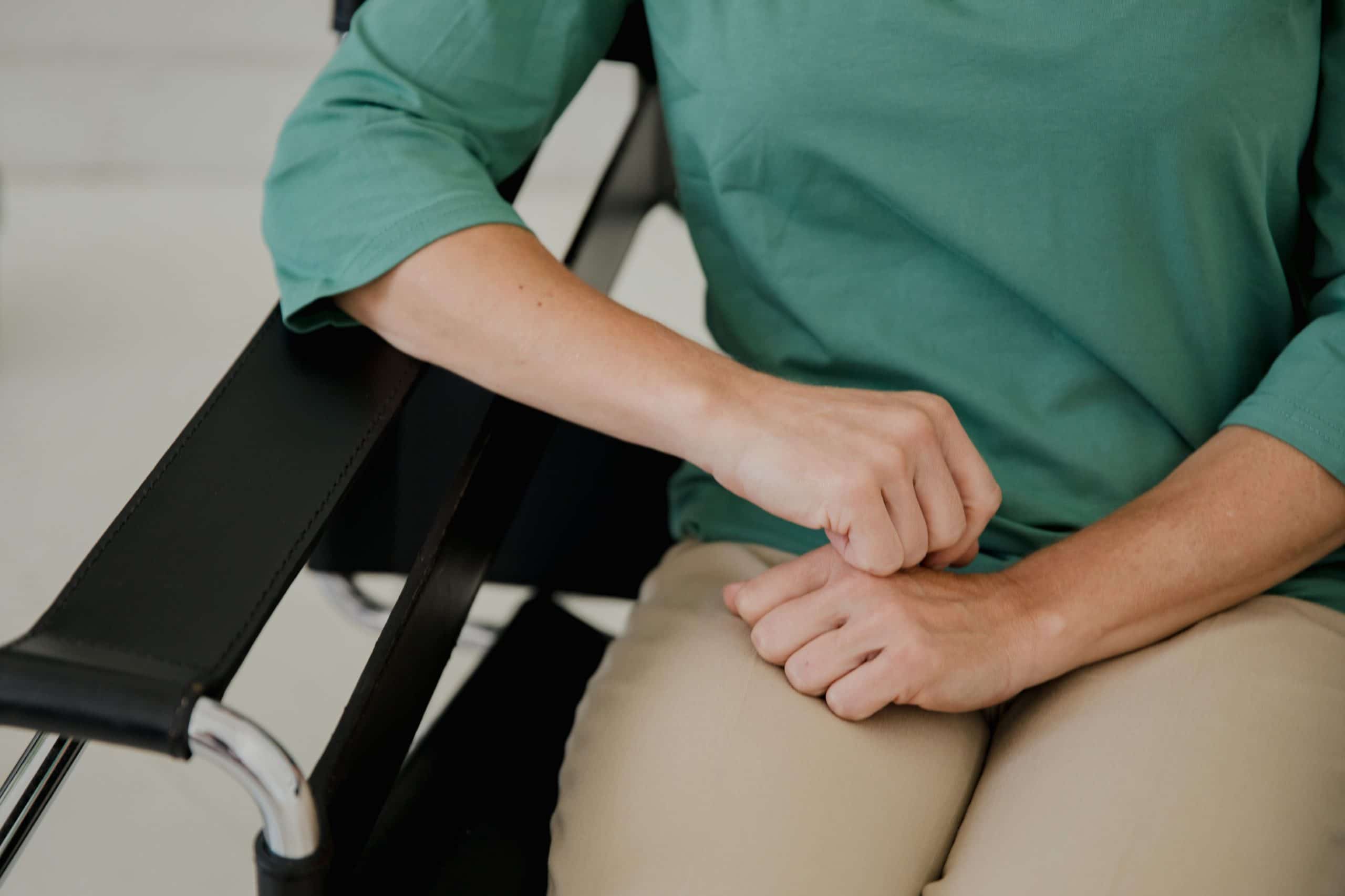 How to Get Up From a Chair Without Using Your Arms How to Get Up From a Chair Without Using Your Arms